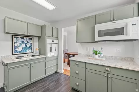 Kitchen - 300 E 1650 S, Bountiful, UT 84010 photo 1 of 3