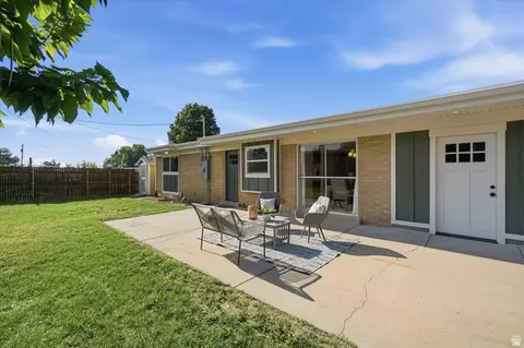 Exterior - 300 E 1650 S, Bountiful, UT 84010 photo 5 of 8