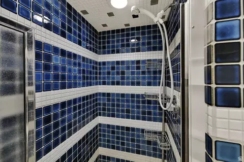 Bath - 495 W 920 N, Orem, UT 84057 photo 4 of 4