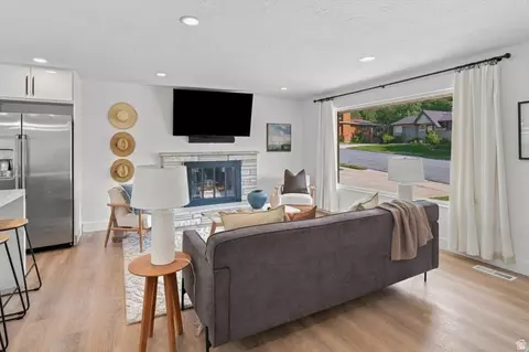 Living - 923 E 350 N, Bountiful, UT 84010 photo 2 of 6