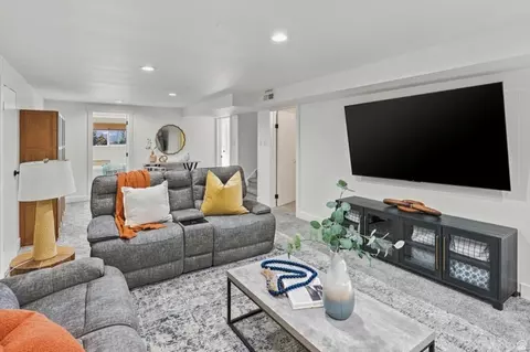 Living - 923 E 350 N, Bountiful, UT 84010 photo 6 of 6