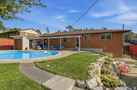 Exterior - 923 E 350 N, Bountiful, UT 84010 photo 5 of 9