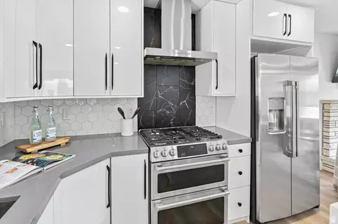 Kitchen - 923 E 350 N, Bountiful, UT 84010 photo 5 of 6
