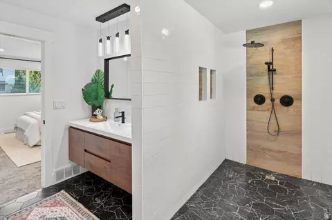 Bath - 923 E 350 N, Bountiful, UT 84010 photo 1 of 6