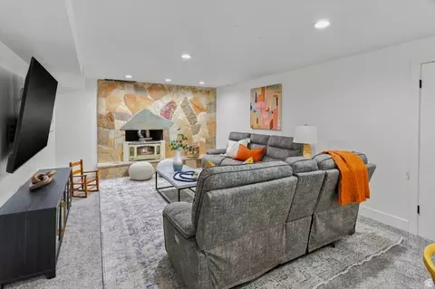 Living - 923 E 350 N, Bountiful, UT 84010 photo 5 of 6