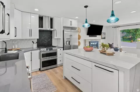 Kitchen - 923 E 350 N, Bountiful, UT 84010 photo 3 of 6