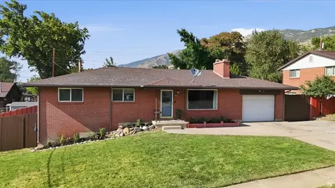 Exterior - 923 E 350 N, Bountiful, UT 84010 photo 4 of 9