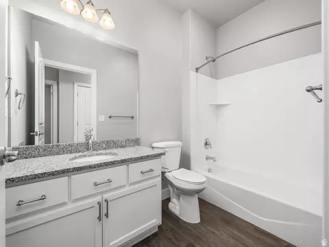 Bath - 1809 W 200 S #C, Mapleton, UT 84664 photo 2 of 5