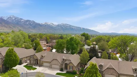 View/Area - 1832 E Peyton Ct, Holladay, UT 84117 photo 3 of 10