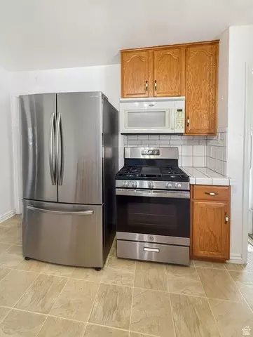 Kitchen - 7811 S Oak St, Sandy, UT 84092 photo 2 of 2