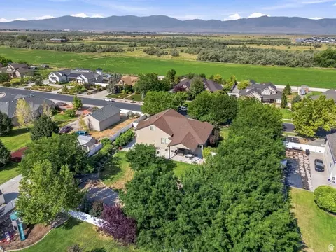 5492 Derby Ln, Stansbury Park, UT 84074
