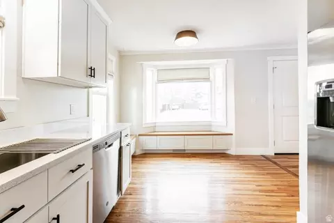 Kitchen - 518 E 11000 S, Sandy, UT 84070 photo 3 of 4