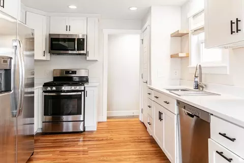 Kitchen - 518 E 11000 S, Sandy, UT 84070 photo 2 of 4
