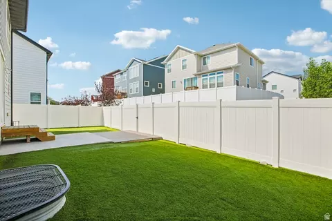 Exterior - 4389 E Inverness Ln, Eagle Mountain, UT 84005 photo 3 of 8