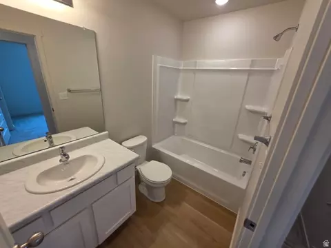 Bath - 1338 N 1360 E #29-112, Payson, UT 84651 photo 2 of 4