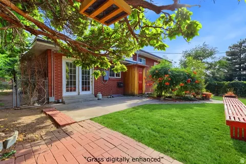 Exterior - 3001 E 4345 S, Holladay, UT 84124 photo 5 of 11