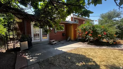 Exterior - 3001 E 4345 S, Holladay, UT 84124 photo 4 of 6