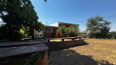 Exterior - 3001 E 4345 S, Holladay, UT 84124 photo 5 of 6