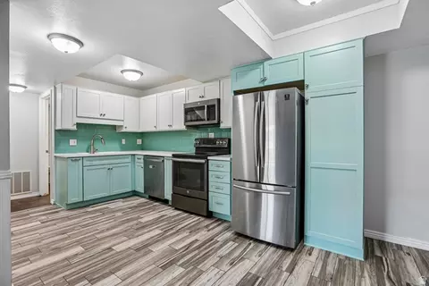 Kitchen - 88 W 50 S #P22, Centerville, UT 84014 photo 2 of 3