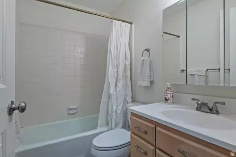 Bath - 1965 E Hawk Cir #38, Sandy, UT 84092 photo 2 of 5