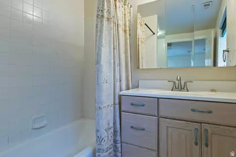 Bath - 1965 E Hawk Cir #38, Sandy, UT 84092 photo 4 of 5