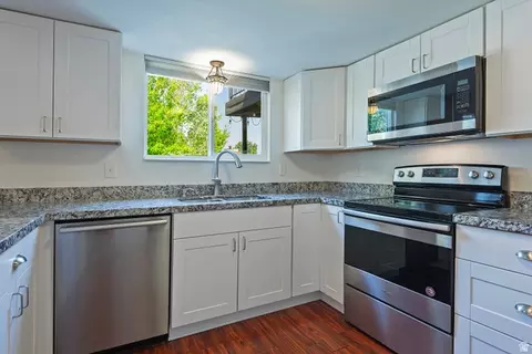 Kitchen - 1965 E Hawk Cir #38, Sandy, UT 84092 photo 2 of 3