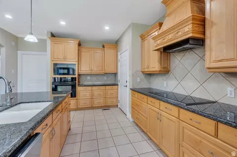 Kitchen - 491 E 450 S, Orem, UT 84097 photo 4 of 6