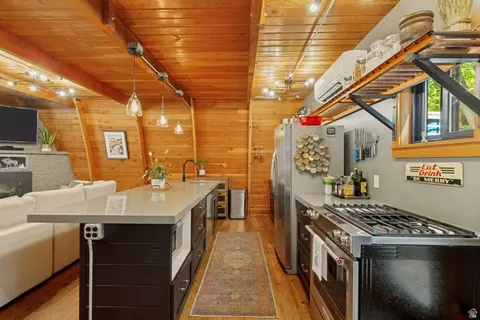 Kitchen - 6074 E Grindstone Dr #11, Springville, UT 84663 photo 4 of 5