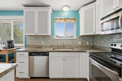 Kitchen - 322 E Annalyn Dr, Sandy, UT 84070 photo 2 of 5