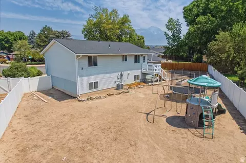 Exterior - 322 E Annalyn Dr, Sandy, UT 84070 photo 4 of 8
