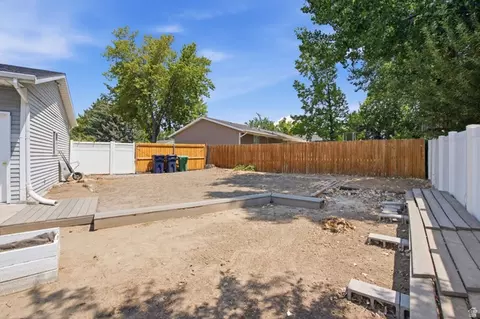 Exterior - 322 E Annalyn Dr, Sandy, UT 84070 photo 6 of 8