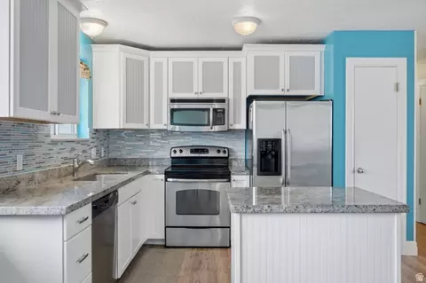 Kitchen - 322 E Annalyn Dr, Sandy, UT 84070 photo 5 of 5