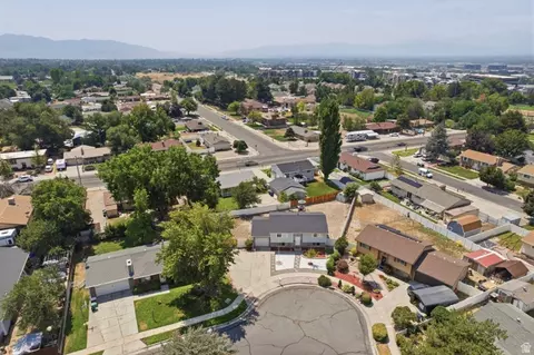 View/Area - 322 E Annalyn Dr, Sandy, UT 84070 photo 2 of 3