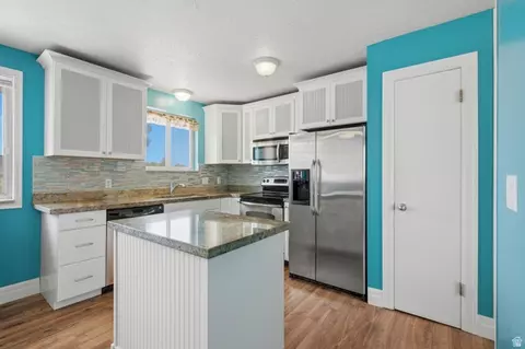 Kitchen - 322 E Annalyn Dr, Sandy, UT 84070 photo 1 of 5