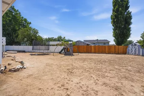 Exterior - 322 E Annalyn Dr, Sandy, UT 84070 photo 3 of 8