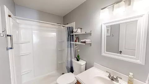 Bath - 3191 E Riverbottoms Rd S, Spanish Fork, UT 84660 photo 2 of 3