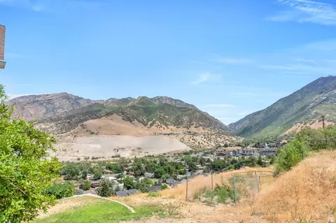 3467 E Magic Dr #N/A, Cottonwood Heights, UT 84121 photo 2