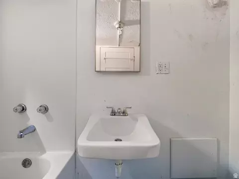 Bath - 457 E 100 S, Provo, UT 84601 photo 3 of 4