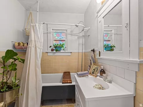 Bath - 457 E 100 S, Provo, UT 84601 photo 1 of 4