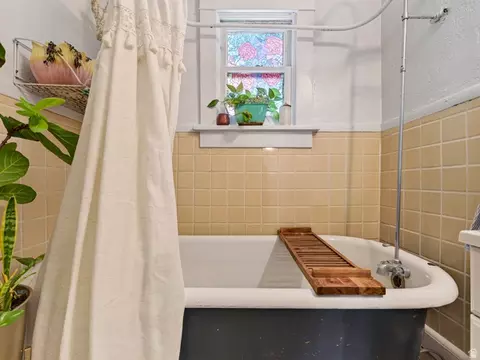 Bath - 457 E 100 S, Provo, UT 84601 photo 2 of 4