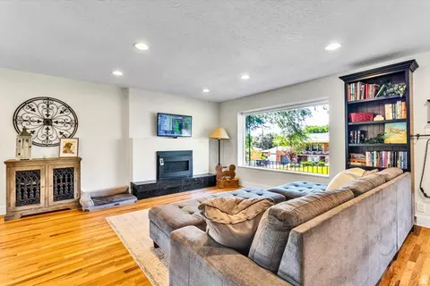 Living - 2080 E Sands Dr S, Holladay, UT 84124 photo 2 of 2