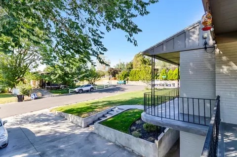 Exterior - 2080 E Sands Dr S, Holladay, UT 84124 photo 2 of 9