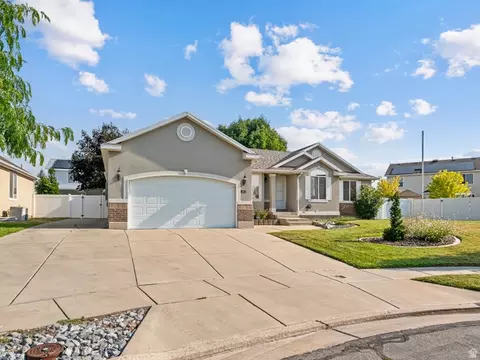 Exterior - 821 E 2050 S, Clearfield, UT 84015 photo 2 of 4