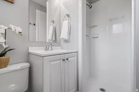 Bath - 8143 S Bryce Dr E, Sandy, UT 84070 photo 2 of 2