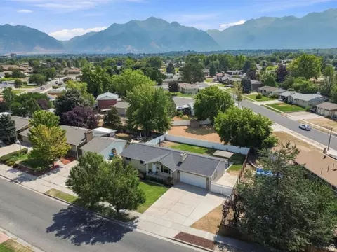 View/Area - 8143 S Bryce Dr E, Sandy, UT 84070 photo 3 of 4