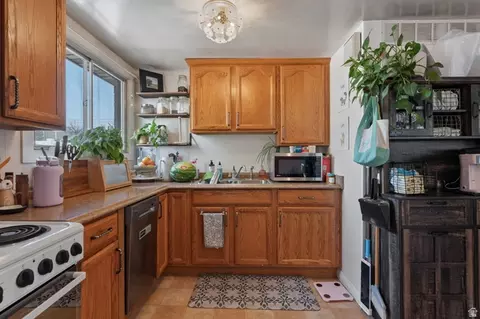 Kitchen - 845 S Birch St, Clearfield, UT 84015 photo 1 of 5