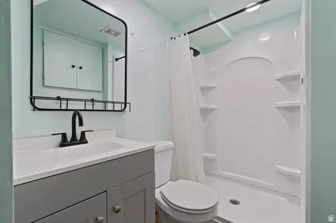 Bath - 845 S Birch St, Clearfield, UT 84015 photo 4 of 4