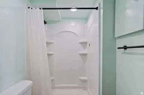 Bath - 845 S Birch St, Clearfield, UT 84015 photo 3 of 4
