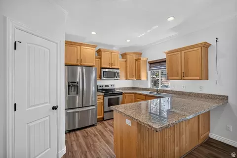 Kitchen - 1462 E Tuscan Oak Way, Sandy, UT 84092 photo 2 of 2