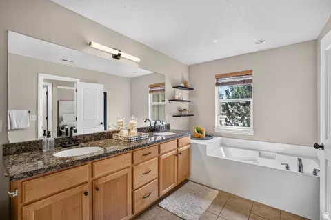 Bath - 1462 E Tuscan Oak Way, Sandy, UT 84092 photo 3 of 5